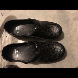 Dansko Size 39 Clogs